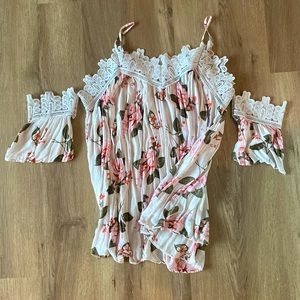 Very summery off the shoulder floral top. Size US 12